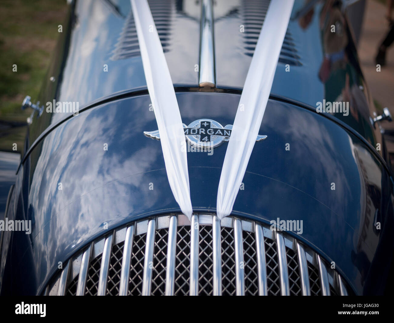 Old fashioned wedding car hi-res stock photography and images - Alamy