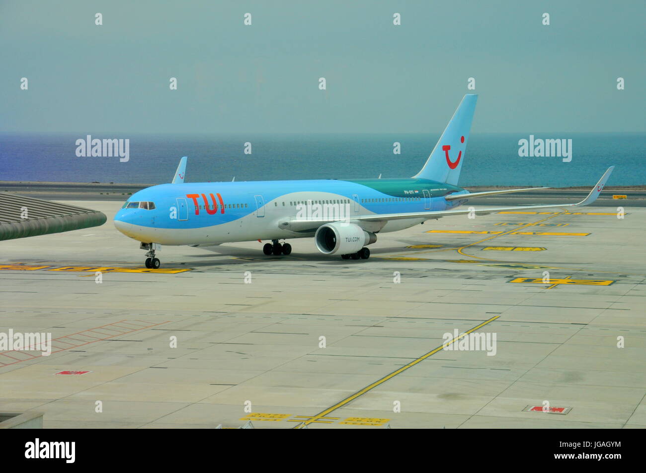 Boeing B767, TUI, Canary Islands, airliner Stock Photo Alamy