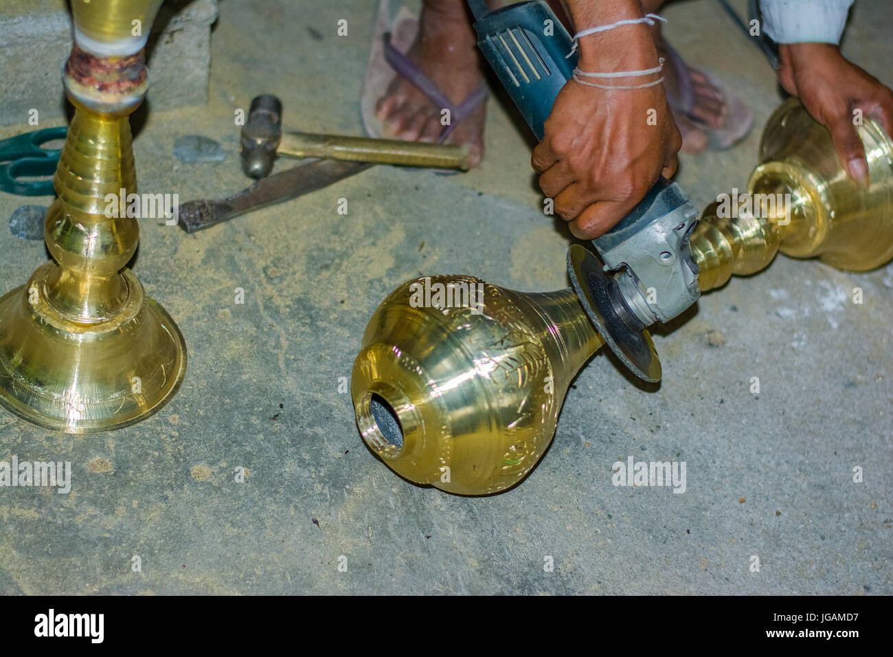 Traditional Kandyan Brass Manufacturing Stock Photo Alamy