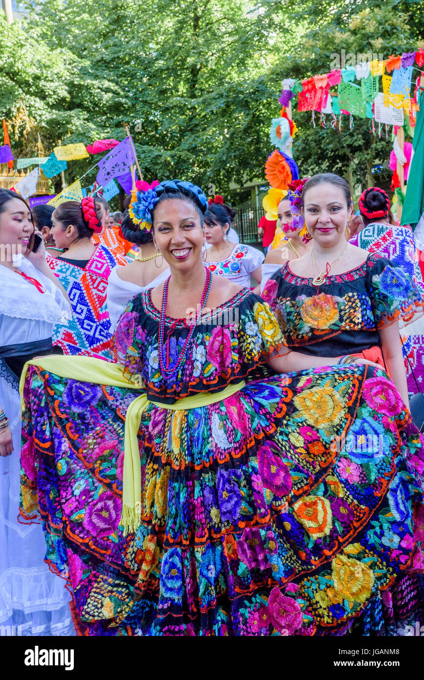 Mexican dresses hi-res stock photography and images - Alamy