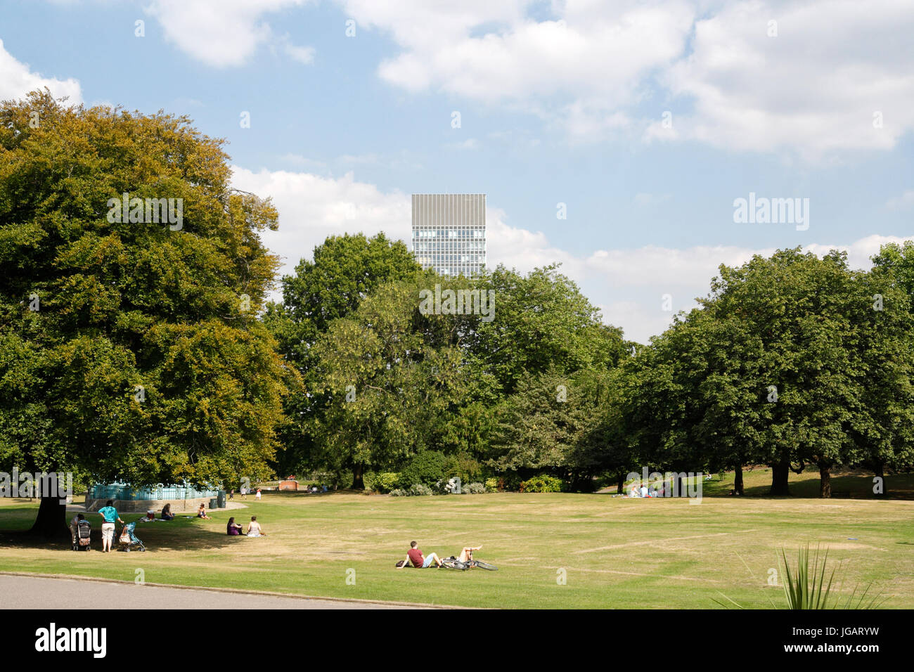 Weston Park, Sheffield, England UK. Urban inner city parkland, greenest city in UK Stock Photo