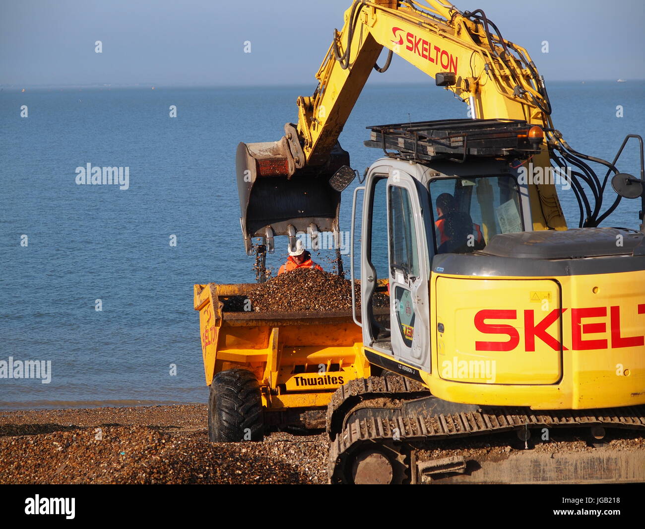 Excavator on a beach hi-res stock photography and images - Alamy