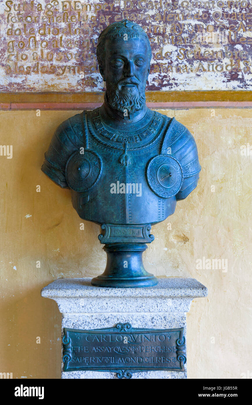 Cuacos de Yuste, Caceres Province, Extremadura, Spain.  Monasterio de San Jeronimo de Yuste.  Yuste Monastery.   Bust of Charles V, Holy Roman Emperor Stock Photo