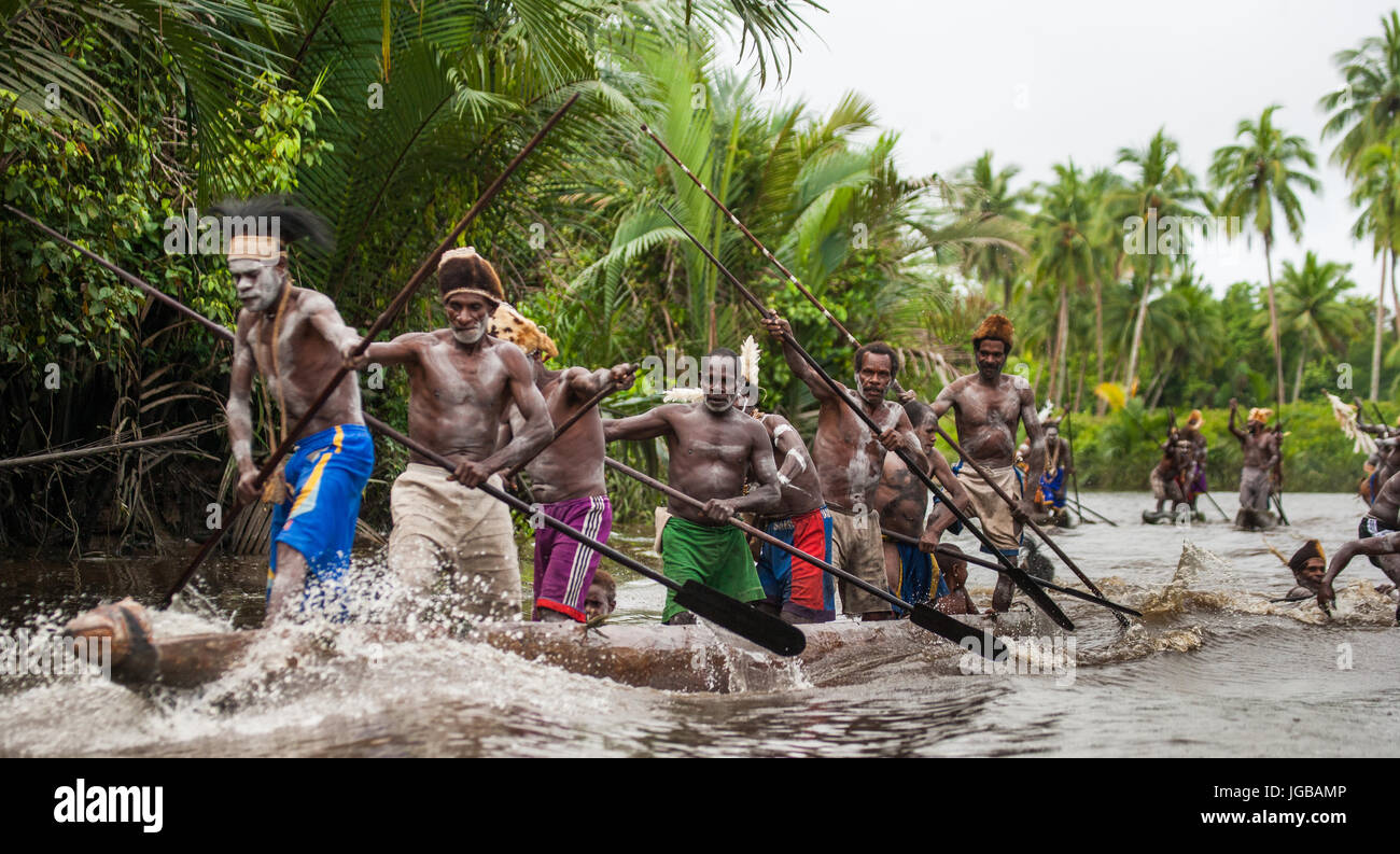 INDONESIA, IRIAN JAYA, ASMAT PROVINCE, JOW VILLAGE - JUNE 12: Warriors ...