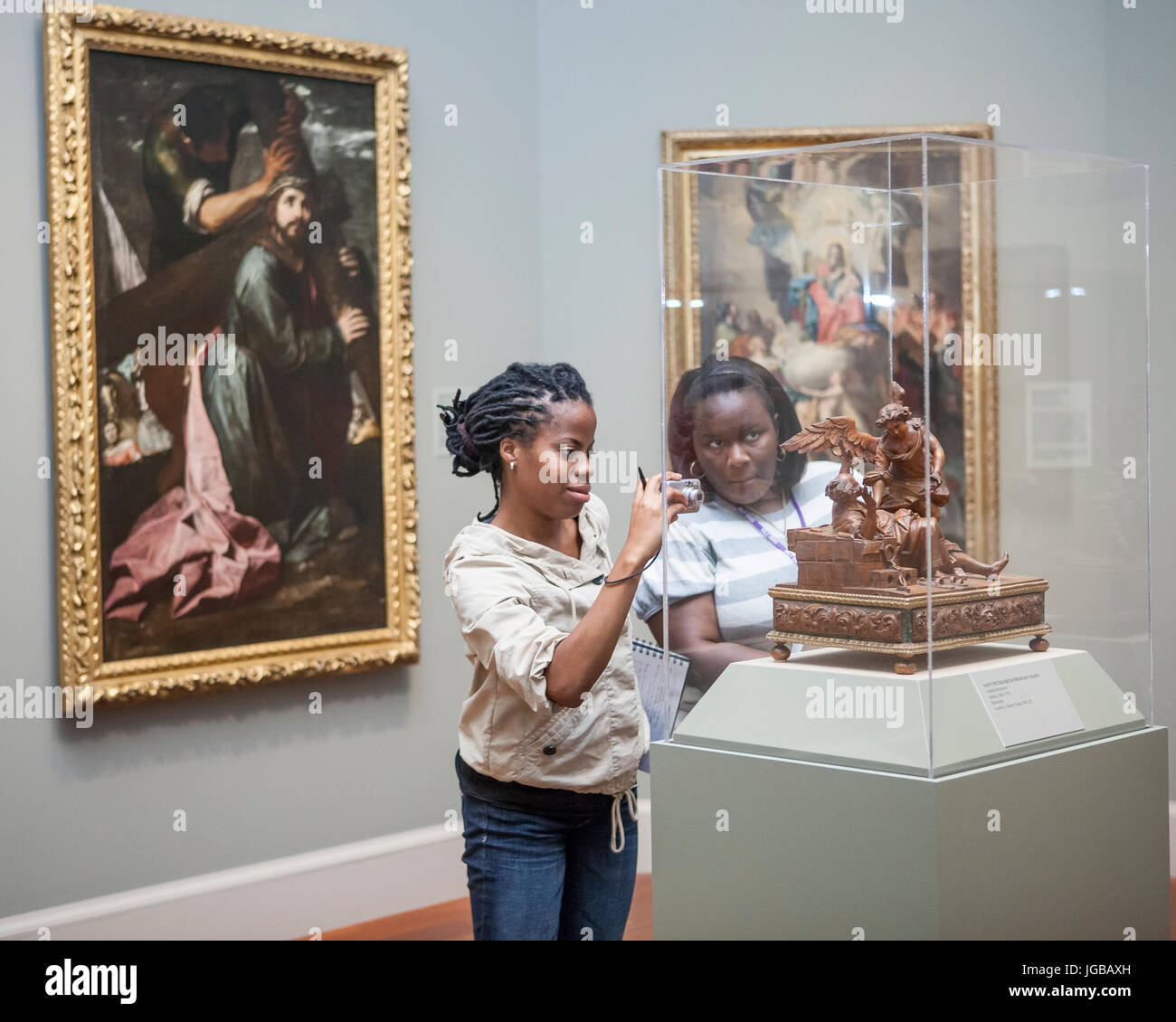 Children studying art hi-res stock photography and images - Alamy