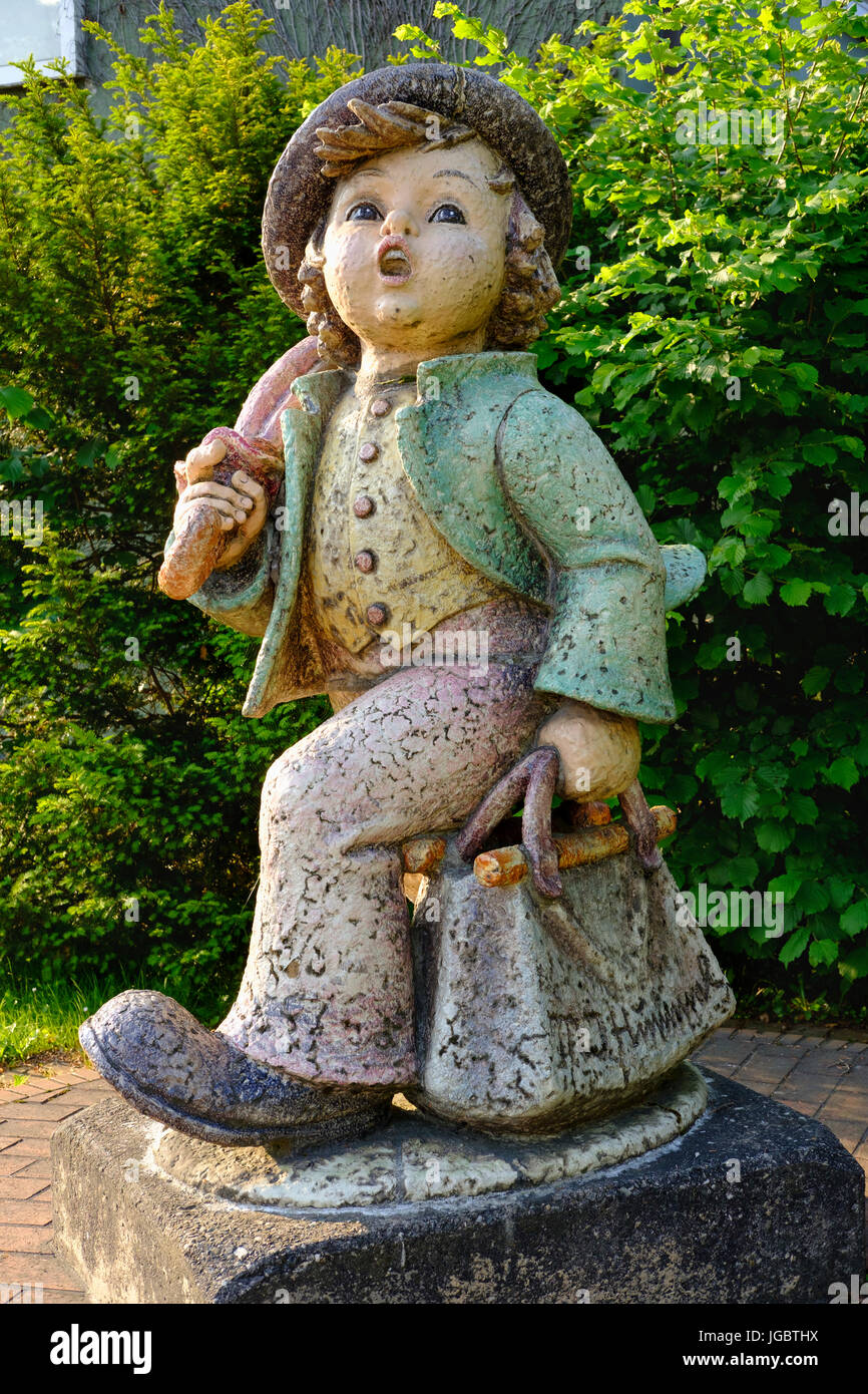 Hummel figurine at the main entrance of the porcelain factory Goebel,  Rödental, Coburg District, Upper Franconia, Franconia Stock Photo - Alamy