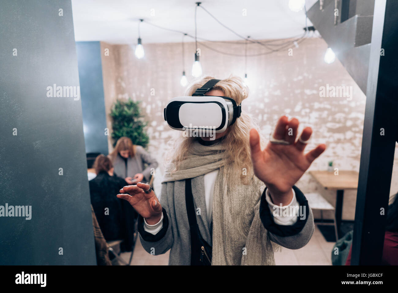 Young girl getting experience VR headset Stock Photo - Alamy