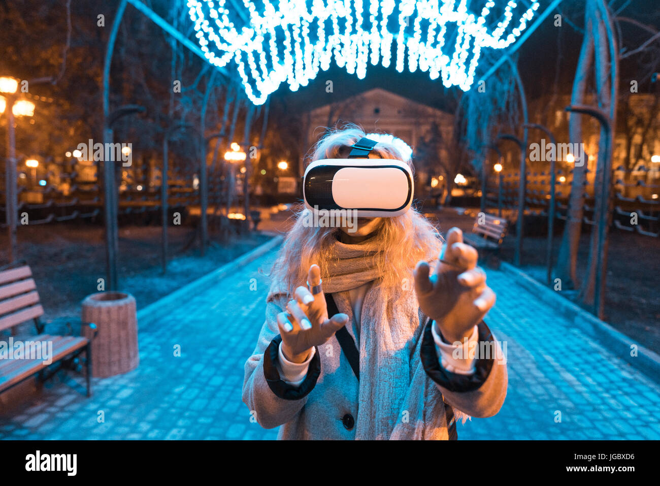 Young girl getting experience VR headset Stock Photo - Alamy
