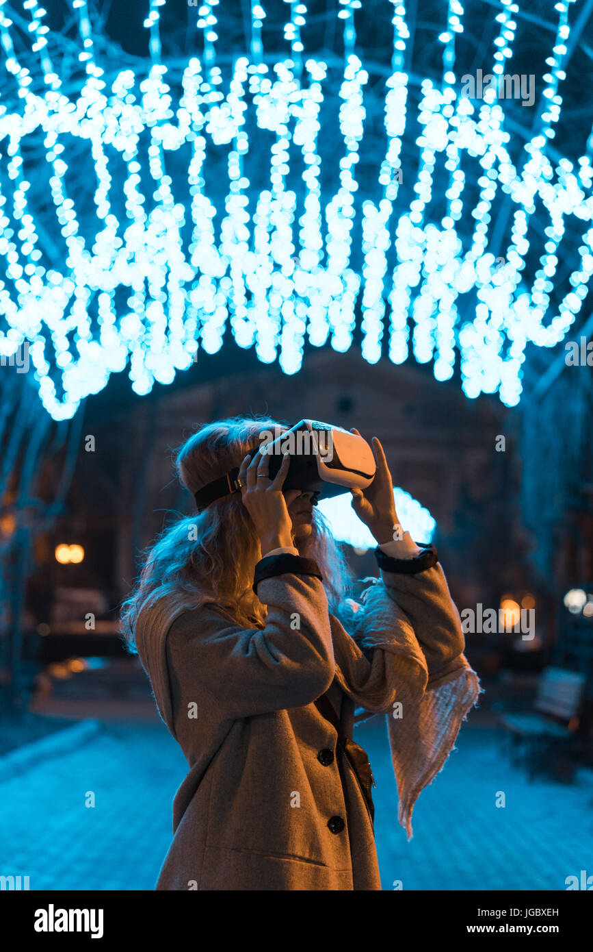Young girl getting experience VR headset Stock Photo - Alamy