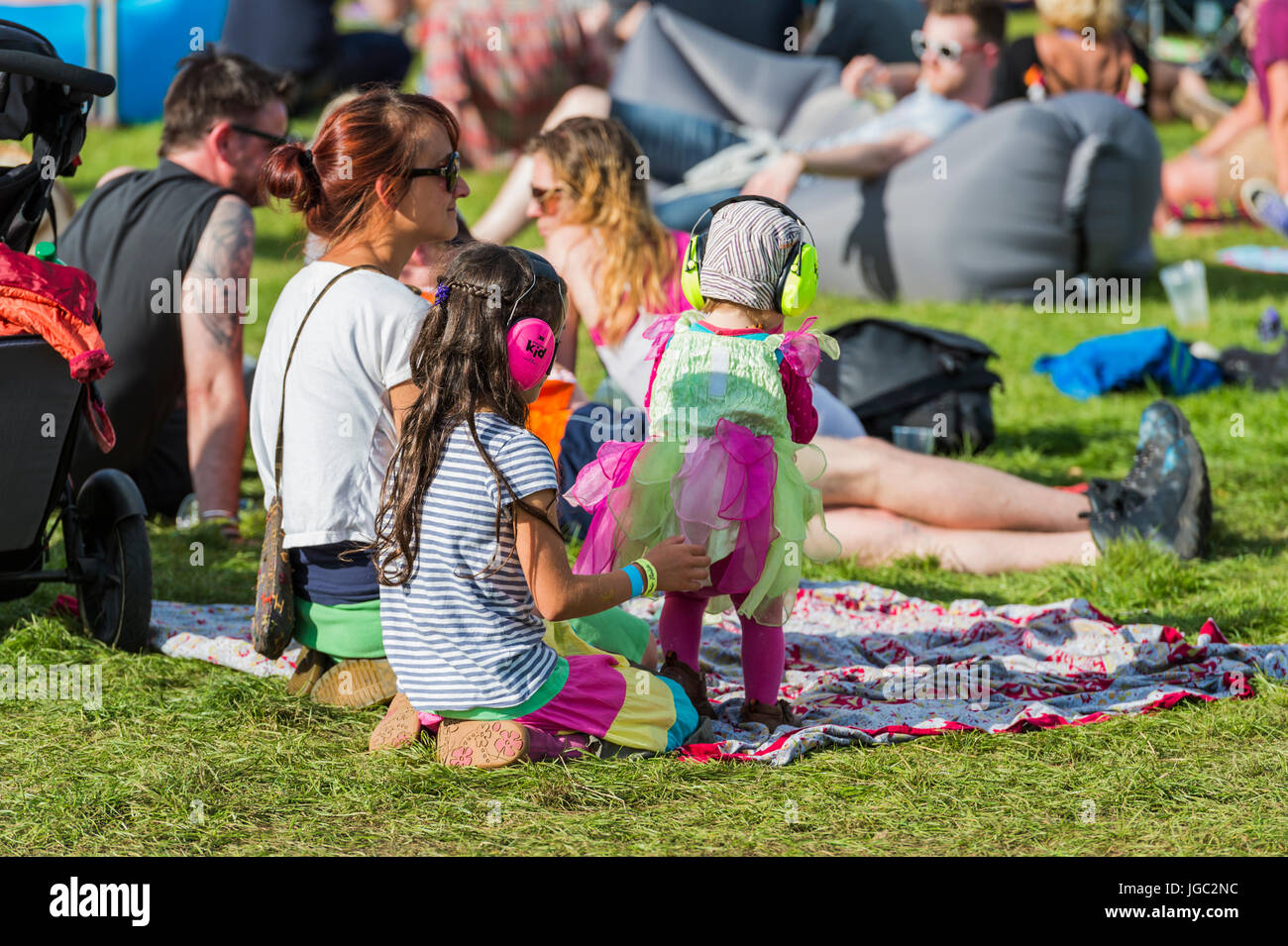 Ear Defender Concert Ear defenders concert hi-res stock photography and images - Alamy
