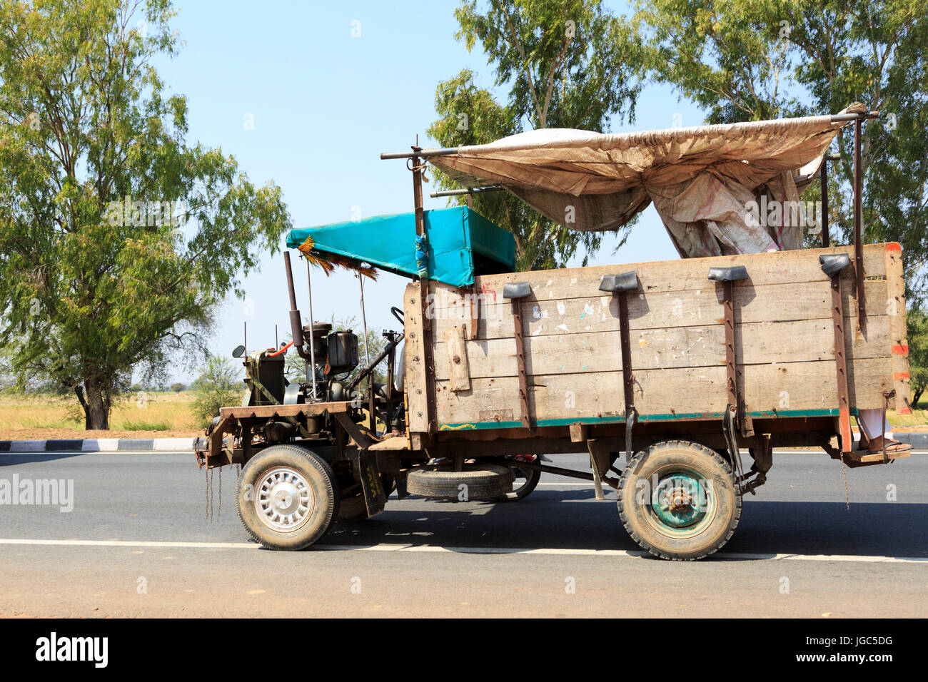 Indian loaded truck hires stock photography and images Alamy