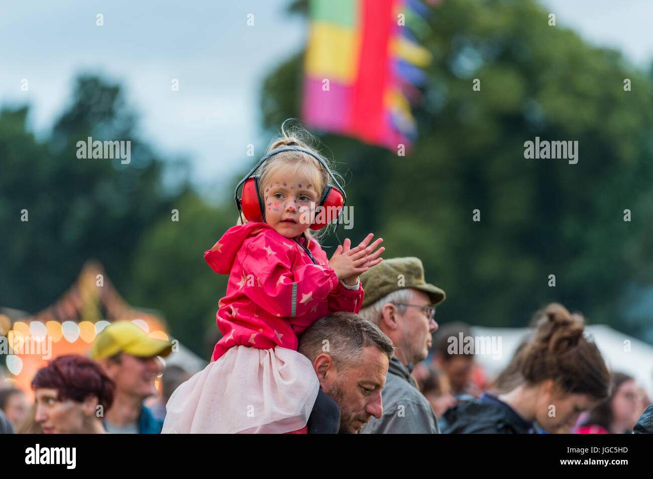 Ear Defender Concert Ear defenders concert hi-res stock photography and images - Alamy