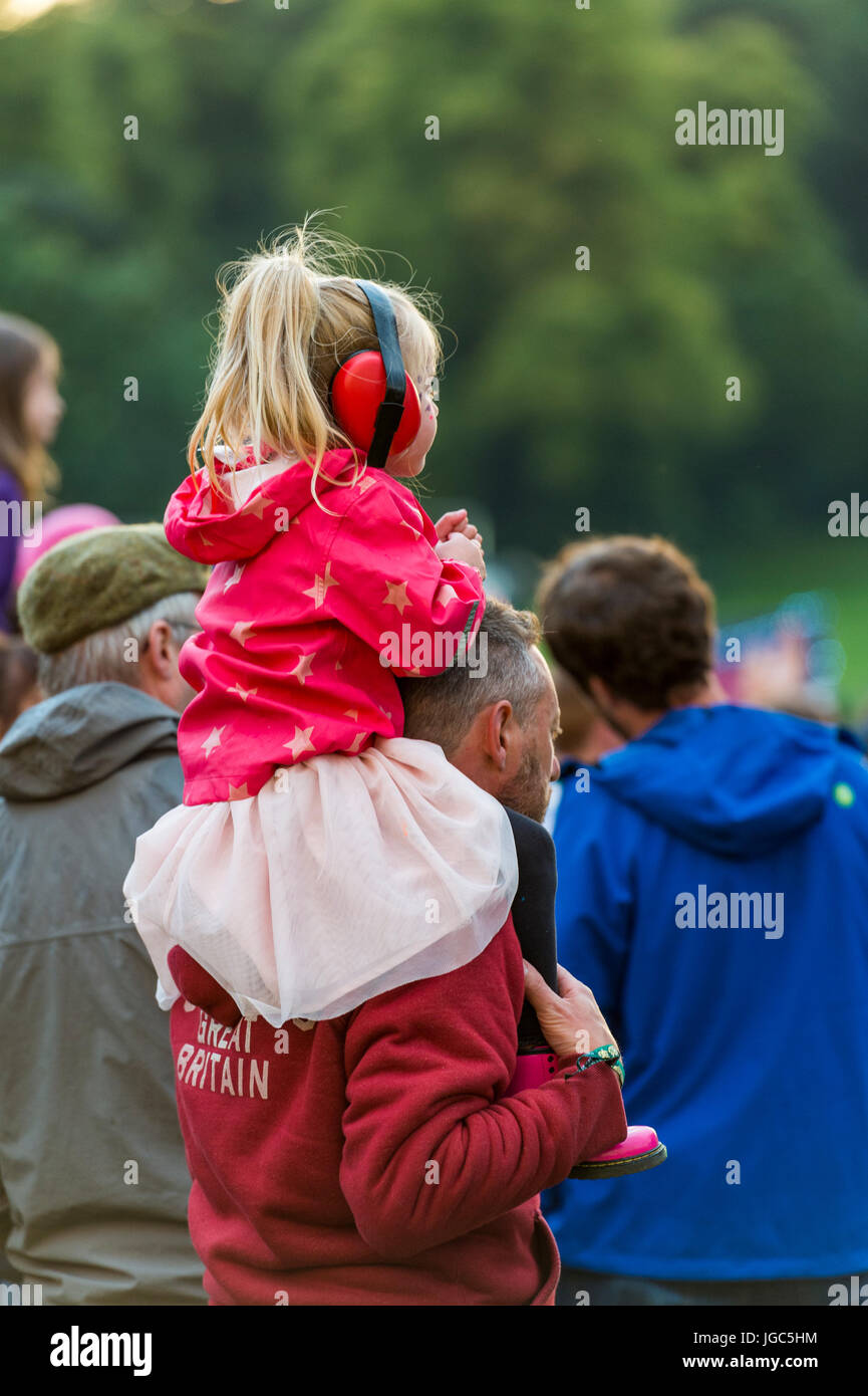 Ear Defender Concert Ear defenders concert hi-res stock photography and images - Alamy