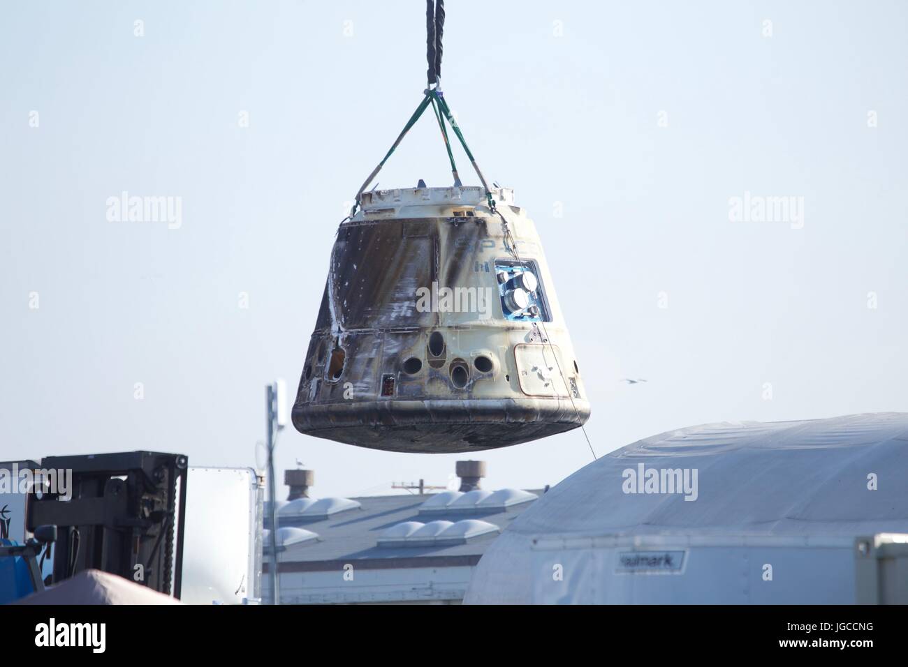 San Pedro, USA. 4th July, 2017. SpaceX's Dragon cargo spacecraft is seen in San Pedro, California, the United States, July 4, 2017. U.S. space firm SpaceX's Dragon cargo spacecraft returned to Earth from the International Space Station (ISS) on Monday, bringing back the first Chinese experiment ever to visit the orbiting laboratory. The unmanned spacecraft splashed down in the Pacific Ocean at 8:12 a.m. EDT (1212 GMT) about five hours leaving the space station. Credit: Matt Hartman/Xinhua/Alamy Live News Stock Photo