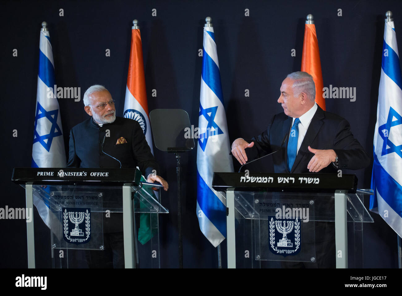 Jerusalem. 5th July, 2017. Israeli Prime Minister Benjamin Netanyahu (R) and Indian Prime Minister Narendra Modi attend a joint press conference in Jerusalem, on July 5, 2017. Credit: JINI/Xinhua/Alamy Live News Stock Photo