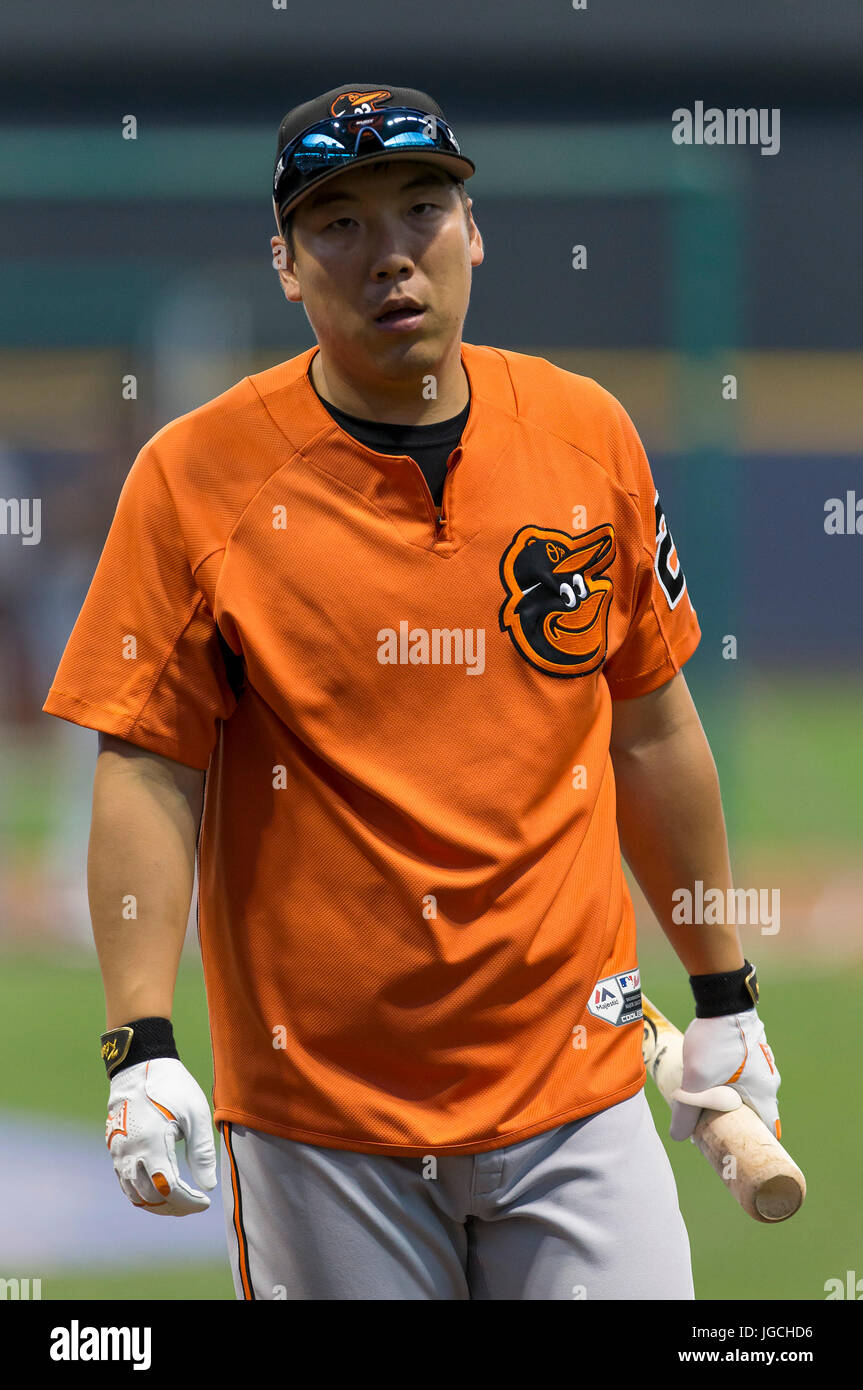 Milwaukee, WI, USA. 05th July, 2017. Baltimore Orioles left fielder Hyun Soo Kim #25 before the Major League Baseball game between the Milwaukee Brewers and the Baltimore Orioles at Miller Park in Milwaukee, WI. John Fisher/CSM/Alamy Live News Stock Photo