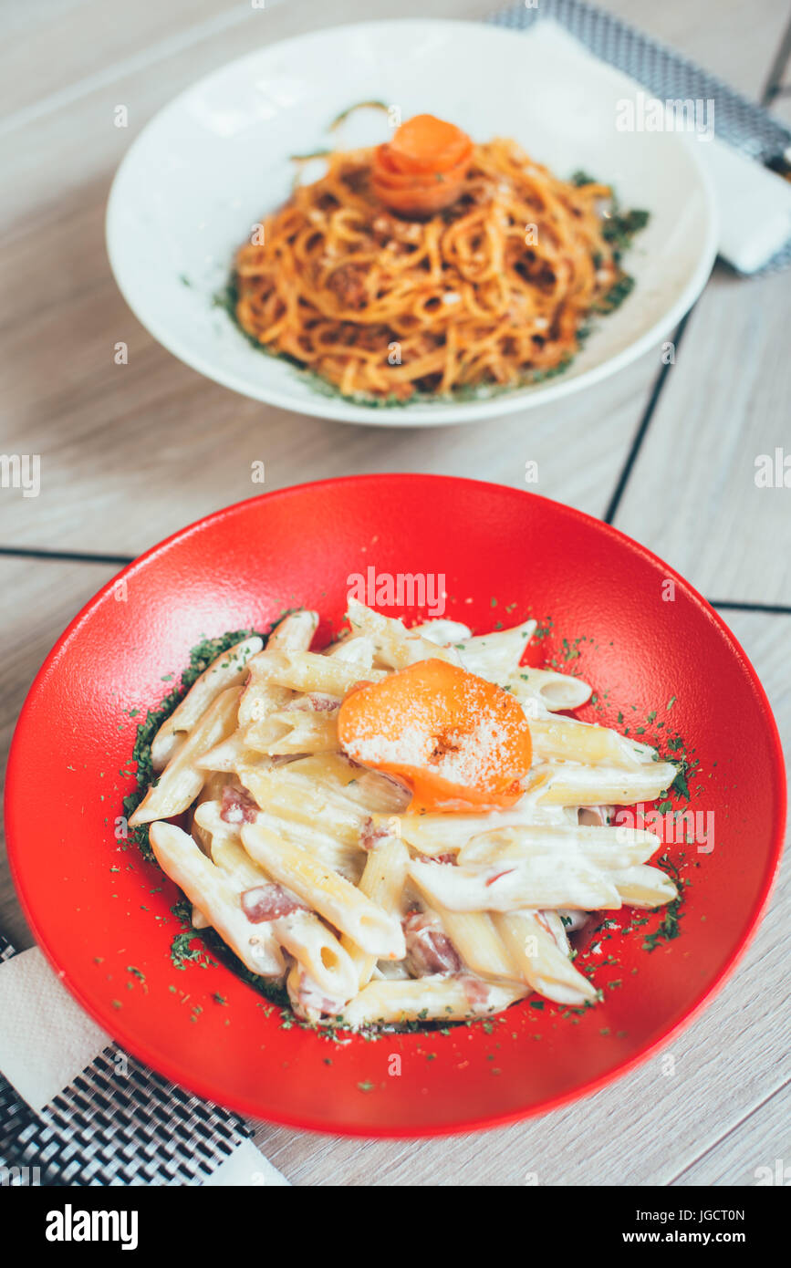 Spaghetti carbonara and spaghetti bolognese Stock Photo Alamy