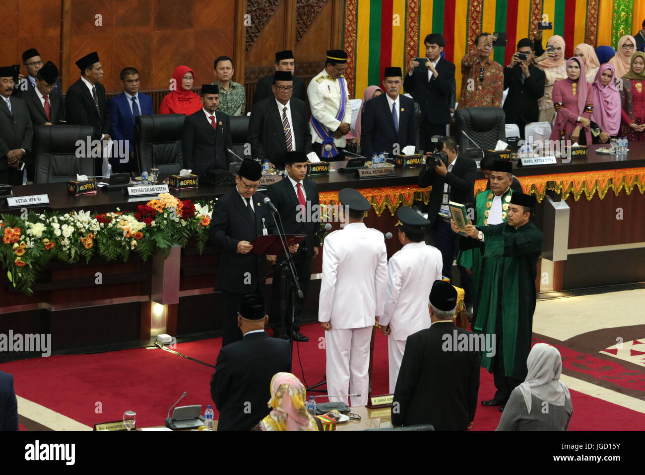 The Minister Of Home Affairs Of Indonesia Tjahjo Kumolo Inaugurated The Governor And Deputy Governor Of Aceh For The Period Of 2017 2022 Irwandi Yusuf And Nova Iriansyah At The House Of Representatives<script async src=