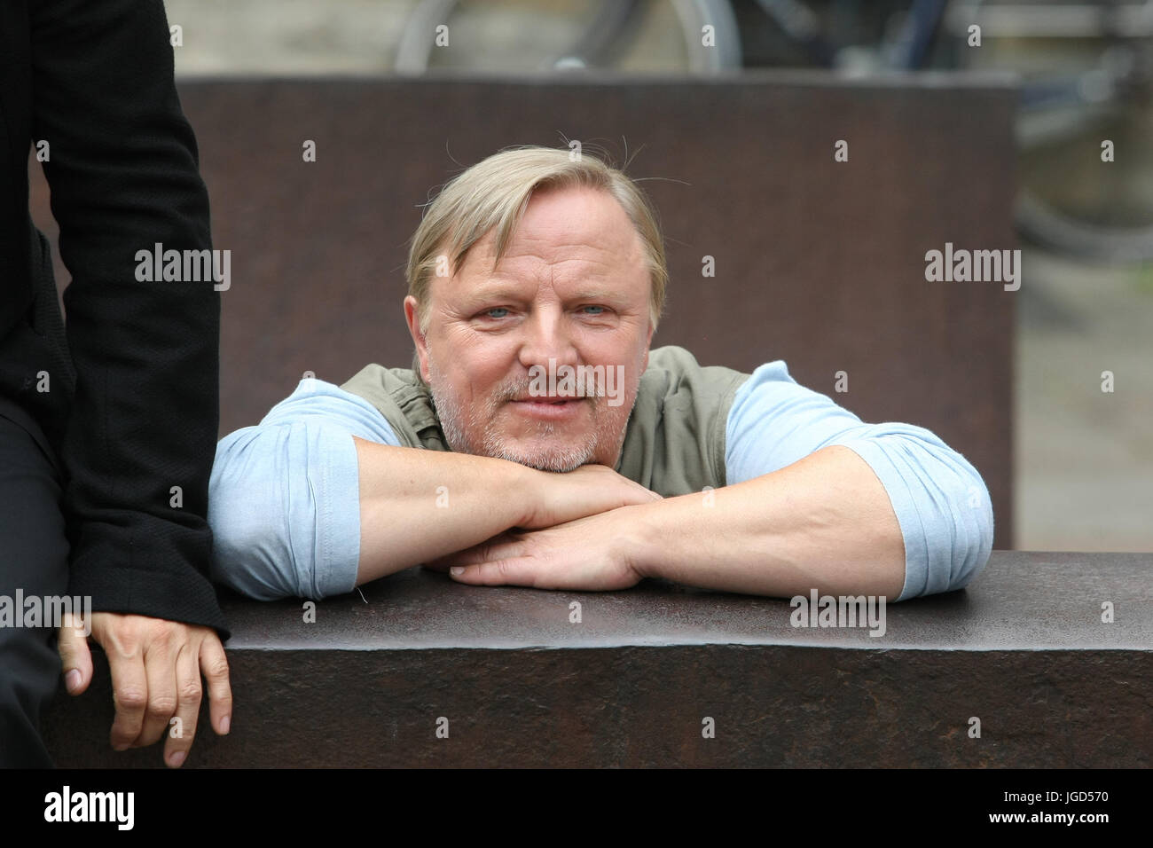 Muenster, Germany. 05th July, 2017. Actor Axel Prahl pose during a photocall on set of the WDR Tatort 'Gott ist auch nur ein Mensch' on July 5, 2017 in Muenster, Germany. Credit: Maik Boenisch/Pacific Press/Alamy Live News Stock Photo
