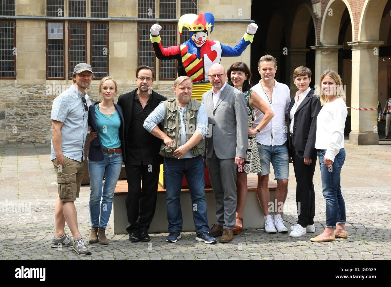 Muenster, Germany. 05th July, 2017. The acting ensemble with Jan Josef Liefers, Axel Prahl and Friederike Kempter pose during a photocall on set of the WDR Tatort 'Gott ist auch nur ein Mensch' at Westfaelisches Landesmuseum on July 5, 2017 in Muenster, Germany Credit: Maik Boenisch/Pacific Press/Alamy Live News Stock Photo