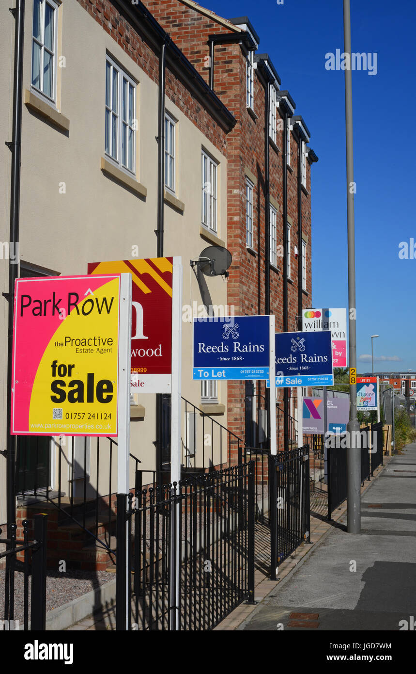 House for sale signs uk street hires stock photography and images Alamy