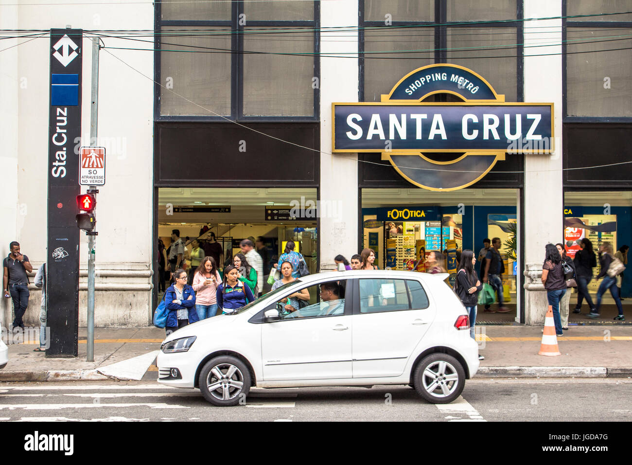 Point sign taxi hi res stock photography and images Alamy