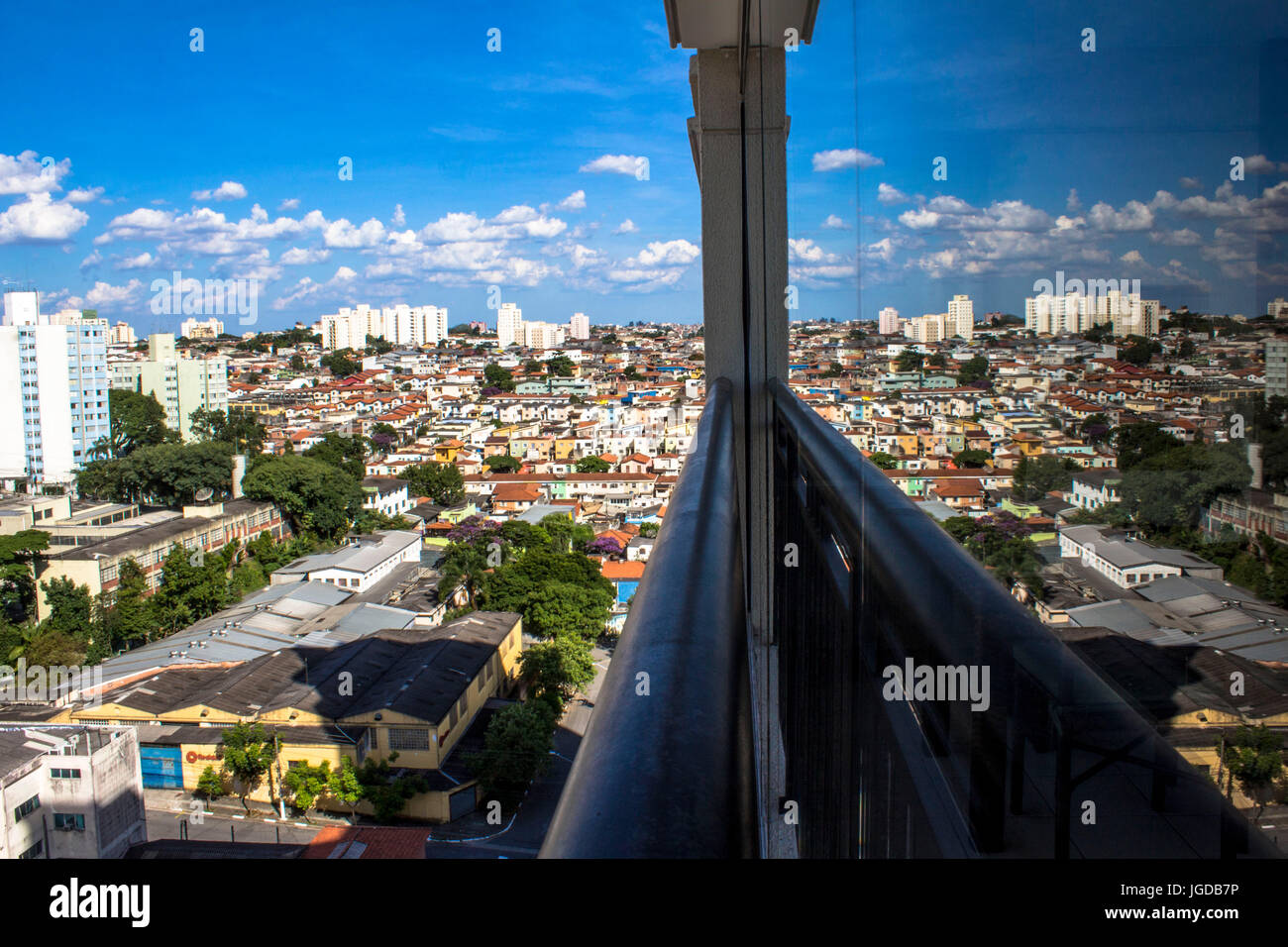 Vista aérea do bairro Vila Mascote, São Paulo, com prédios residenciais e áreas verdes