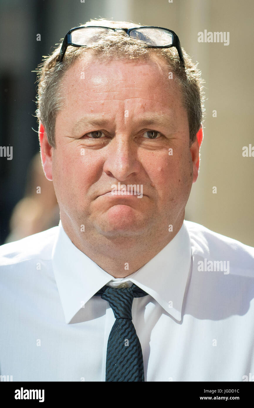 Sports direct boss mike ashley leaves high court hires stock photography and images Alamy