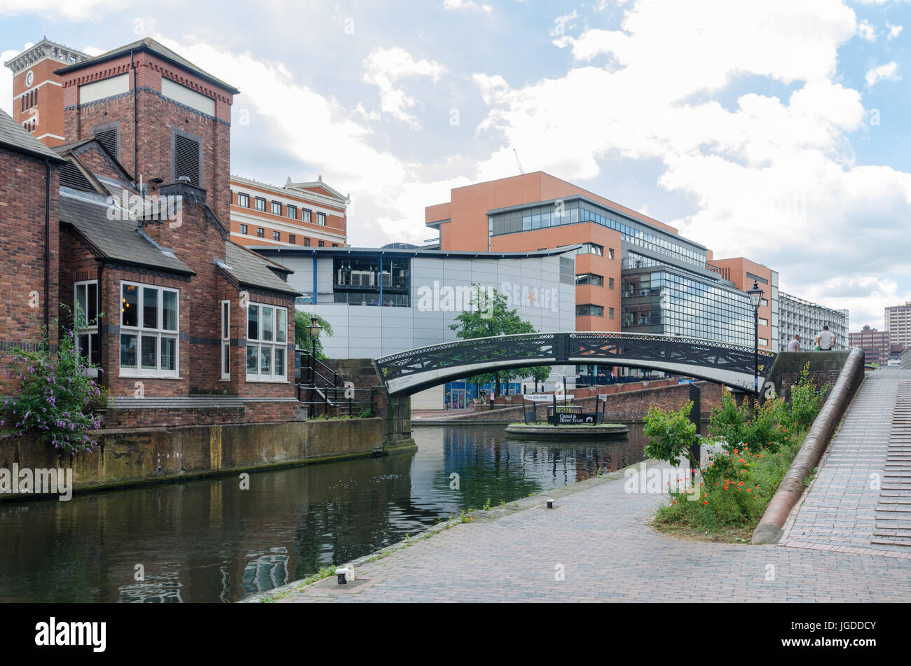 Bridge over the canal running through Birmingham at Brindley Place Stock Photo