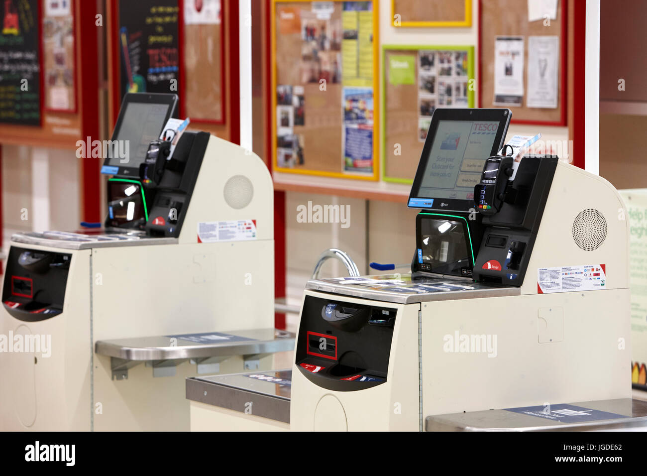 empty self service checkout in a tesco supermarket Stock Photo