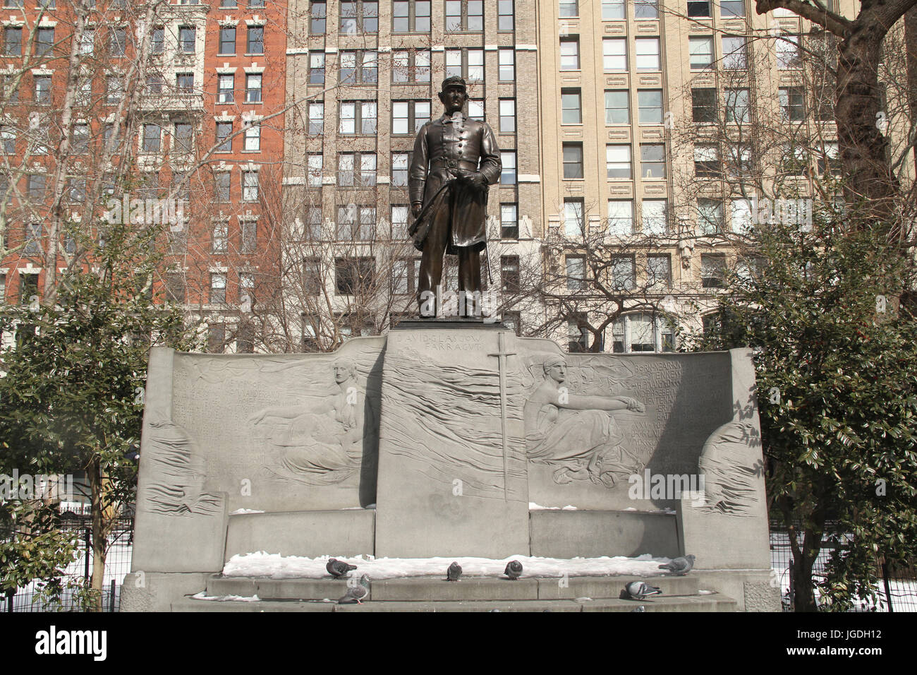 David Glasgow Farragut statue, Standing figure (over life-size) with integral plinth, on pedestal with extended exedra wings; pedestal has bas-relief of sword in ocean waves; each wing has a life-size bas-relief of seated female figure, Madison Square Park, Fifth Avenue at 23rd st, New York, United States Stock Photo