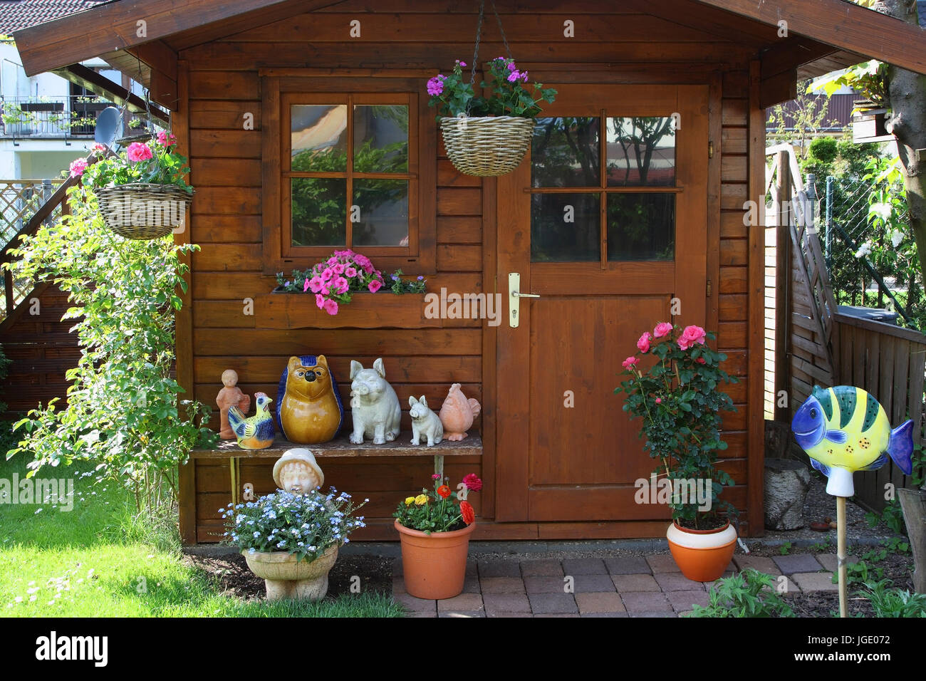 Summer house with flowers and garden figures, Gartenhaus mit Blumen und ...