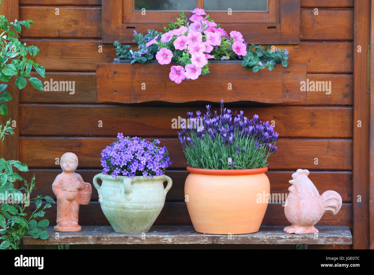Summer house with flowers and garden figures, Gartenhaus mit Blumen und ...