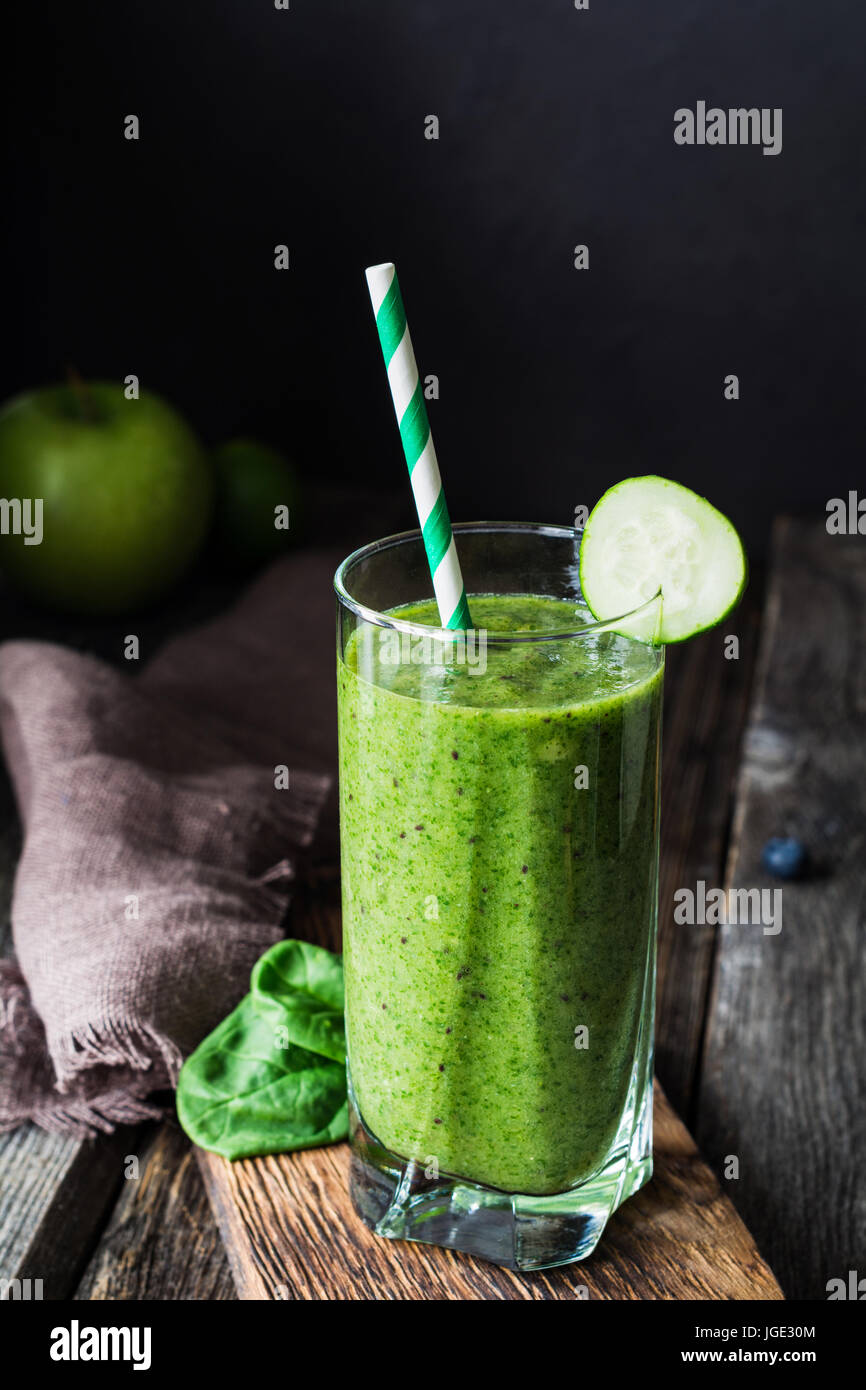 Green smoothie, healthy detox cold drink, vegan. Closeup view Stock Photo Alamy