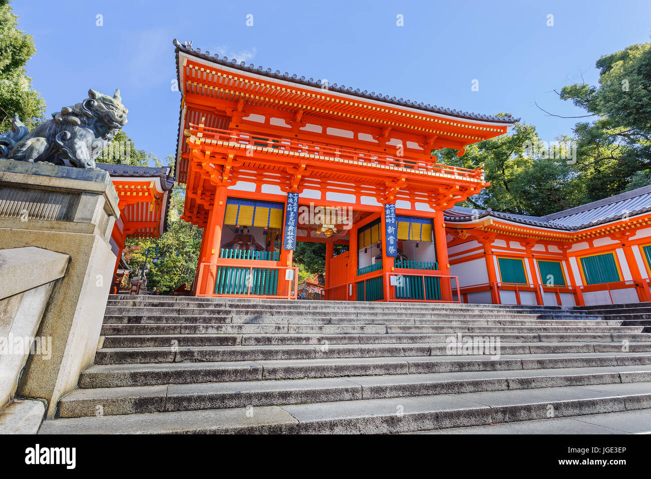 Yasaka shrine jinja gion hi-res stock photography and images - Alamy