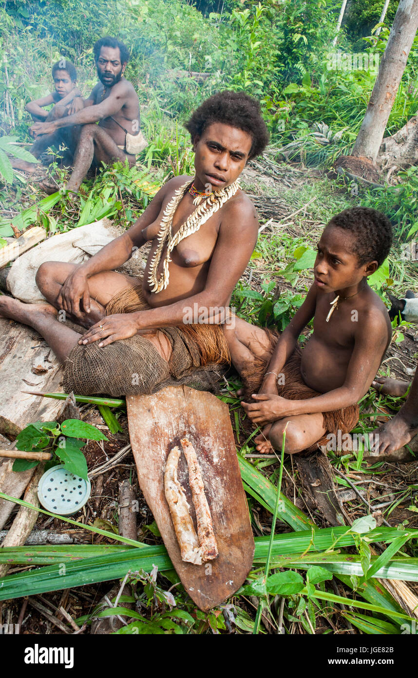 Korowai women hi-res stock photography and images - Alamy