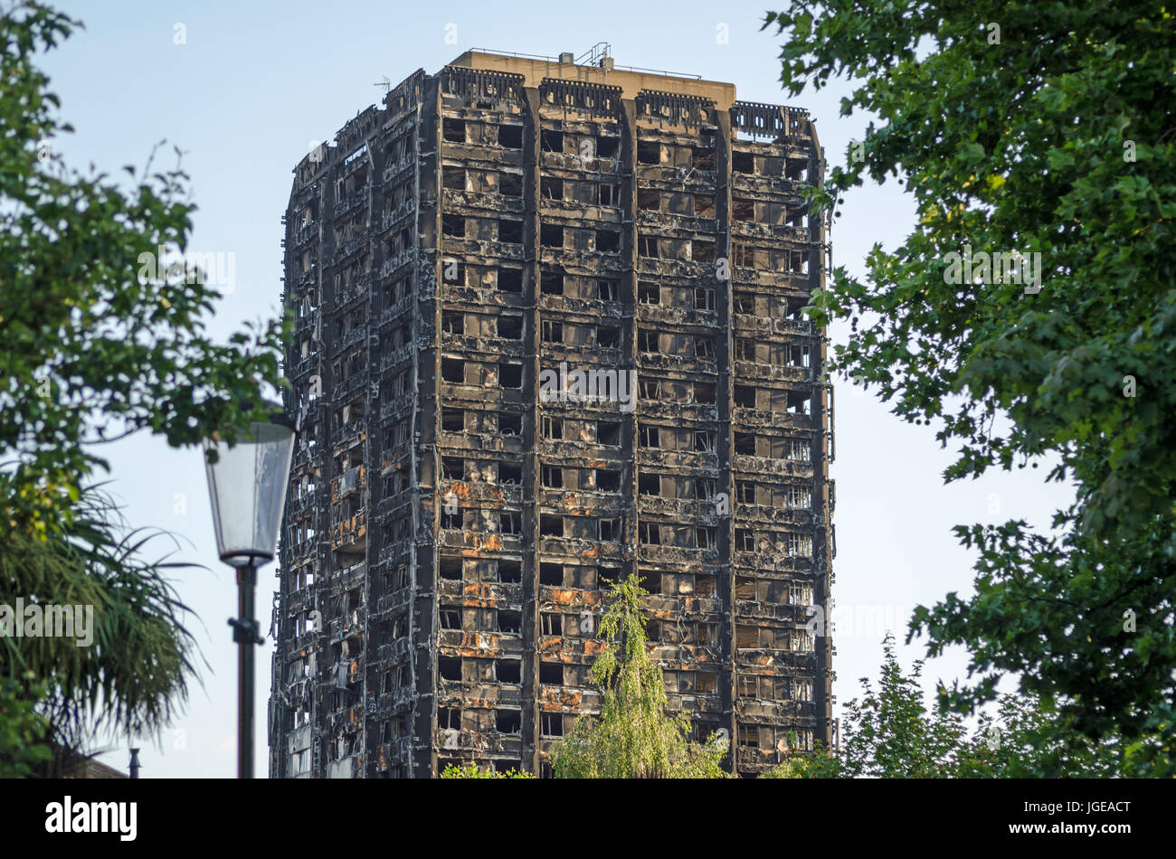Charred remains of the Grenfell Tower block of council flats in which at least 80 people are feared to have died in a fire, Kensington, West London. Stock Photo