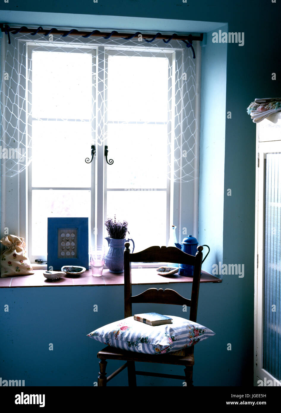 Casement window in cottage Stock Photo Alamy