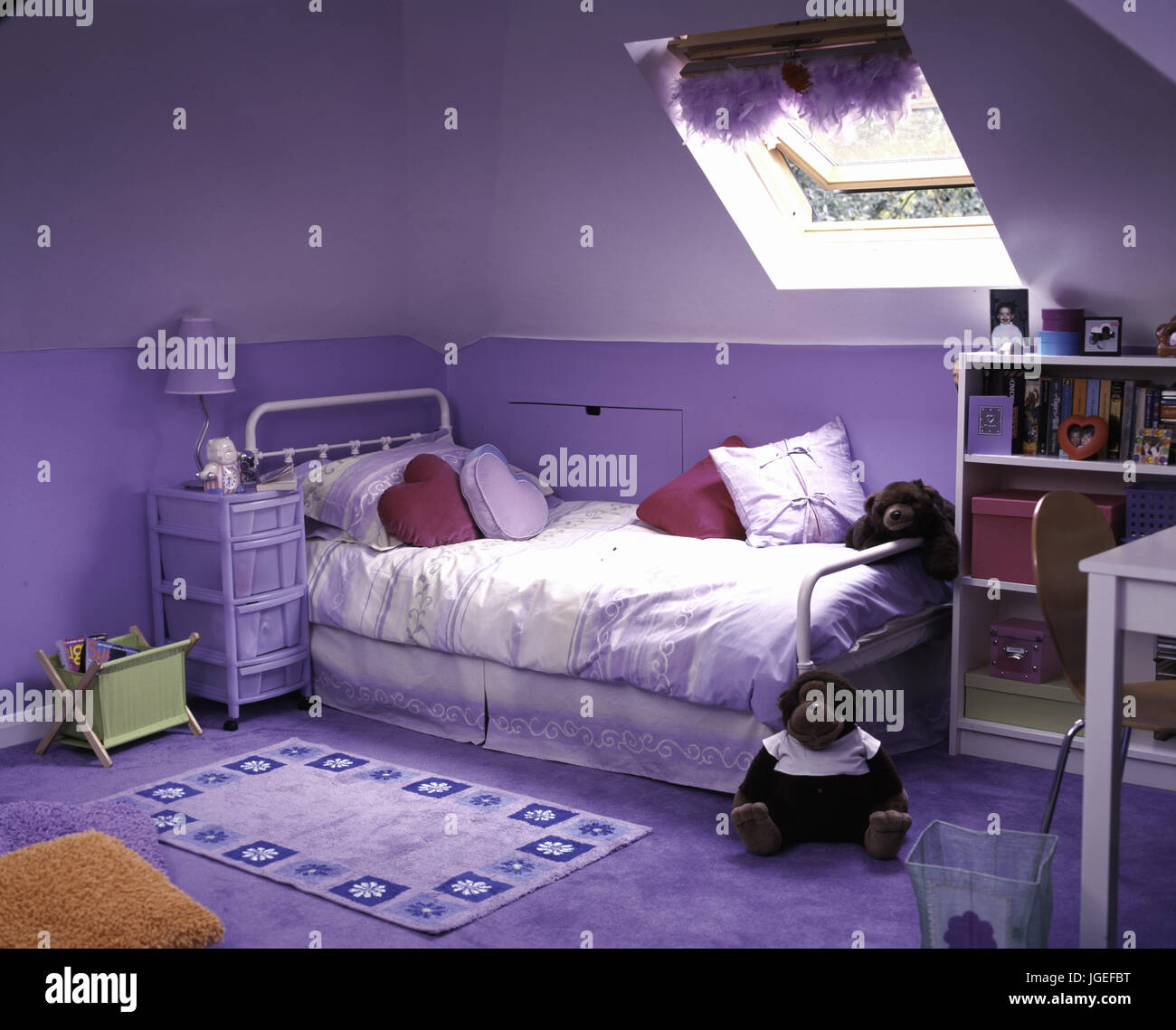 Step x step: DIY + Craft projects: Child's mauve loft conversion bedroom Stock Photo