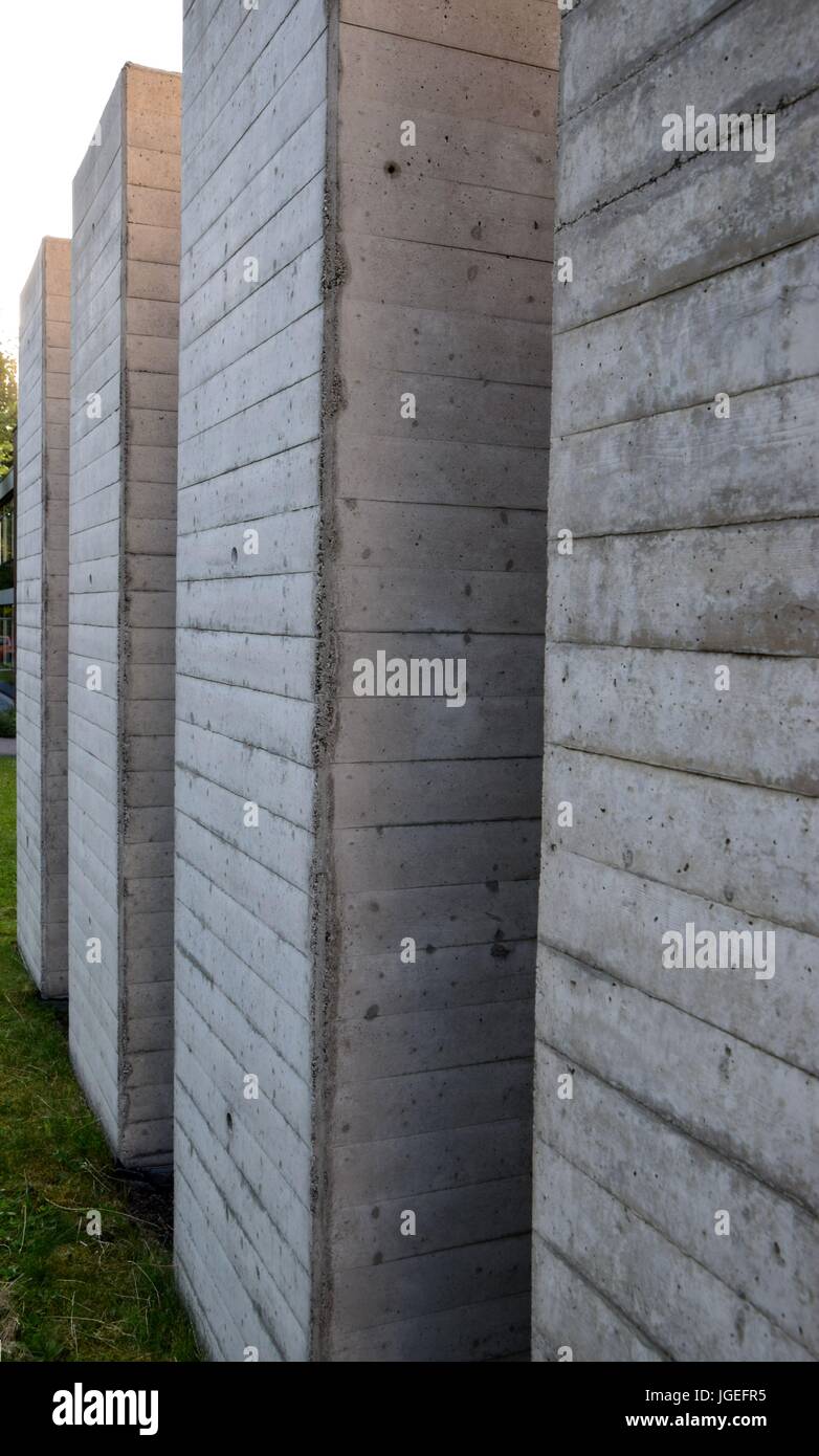 Betonwände mit Metall, concrete wall with metal, Brutalismus Stock Photo