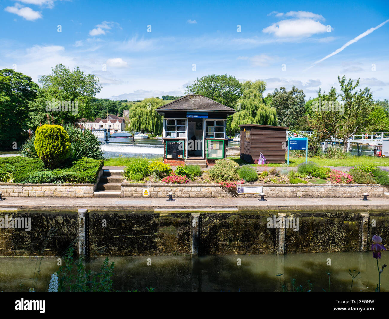 Goring Lock, River Thames, Goring-on-Thames, Oxfordshire, England Stock Photo