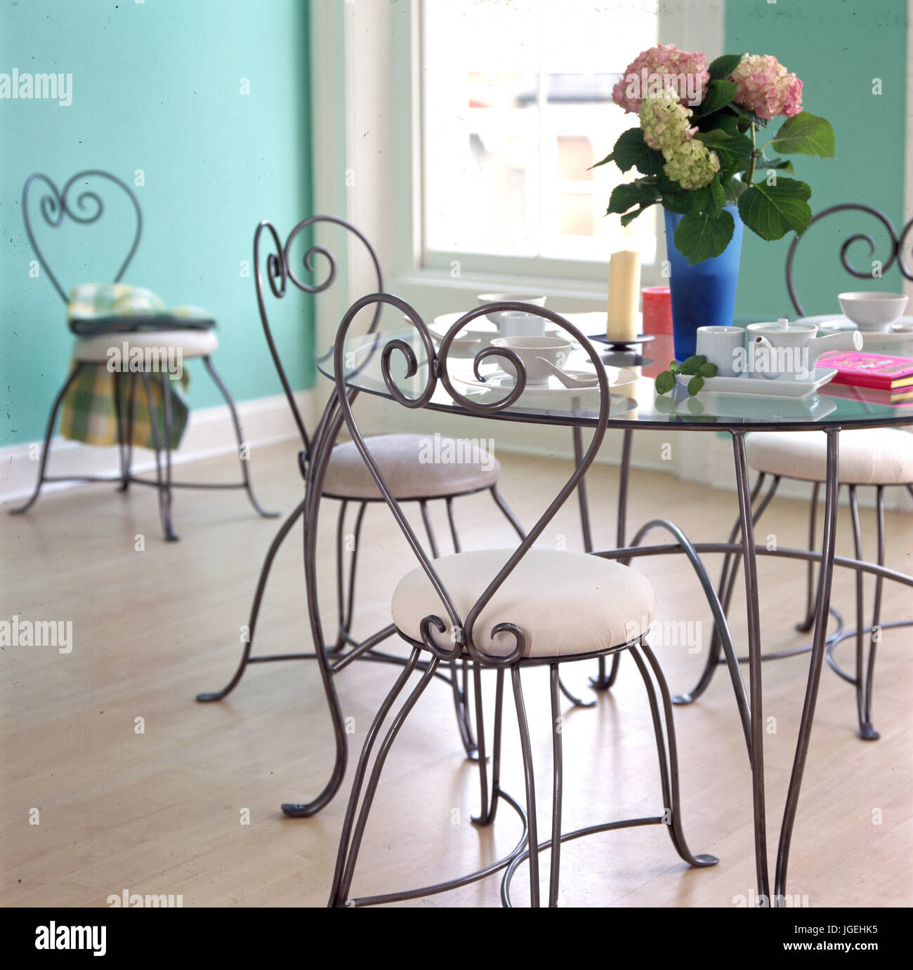 Metal table and chairs hires stock photography and images Alamy