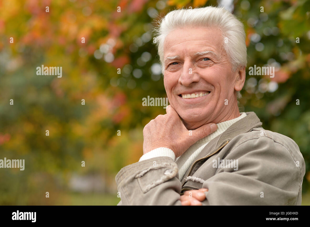 Elderly man in park Stock Photo - Alamy