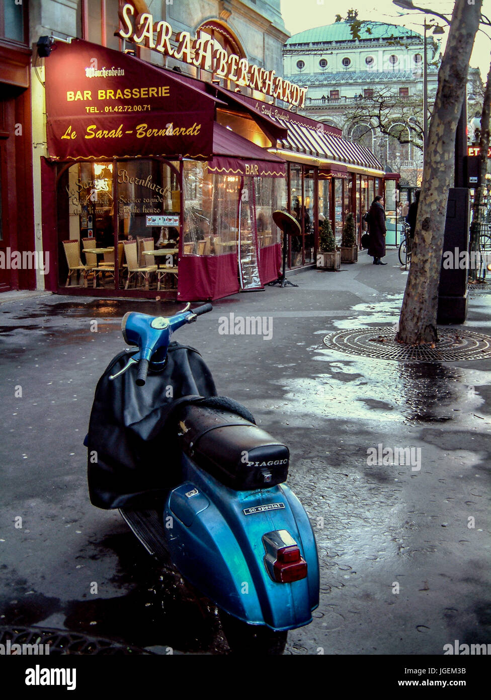 PARIS FRANCE - CAFE AT PLACE DU CHATELET- WINTER 2006 © Frédéric BEAUMONT Stock Photo