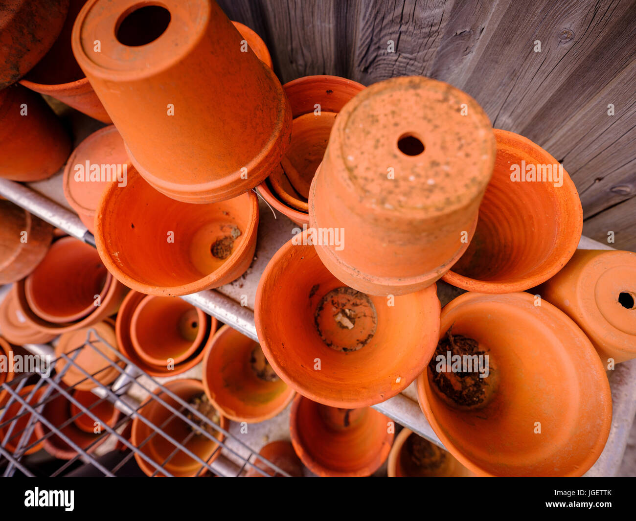 Small and medium terracotta pots hires stock photography and images Alamy