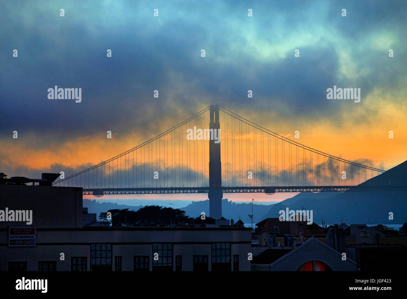 The Golden Gate Bridge in San Francisco on sunset Stock Photo - Alamy