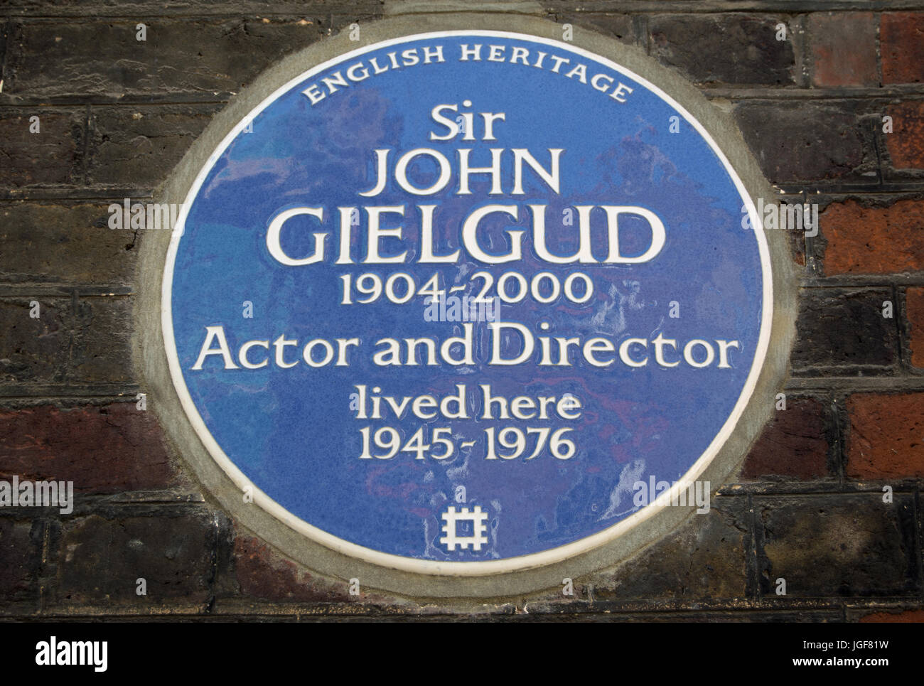 english heritage blue plaque marking a home of actor and director sir john gielgud, westminster, london, england Stock Photo