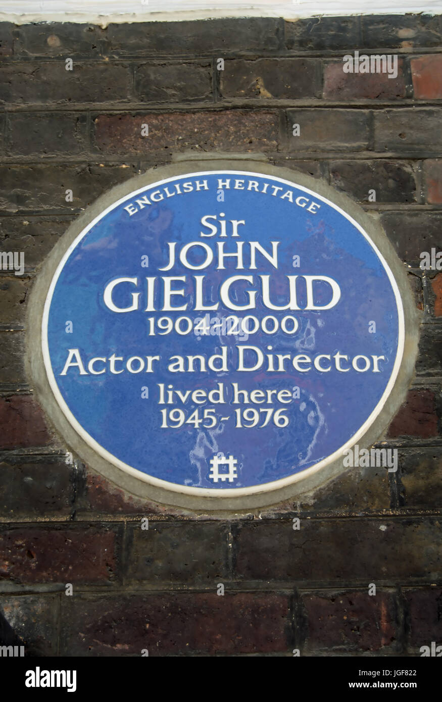 english heritage blue plaque marking a home of actor and director sir john gielgud, westminster, london, england Stock Photo