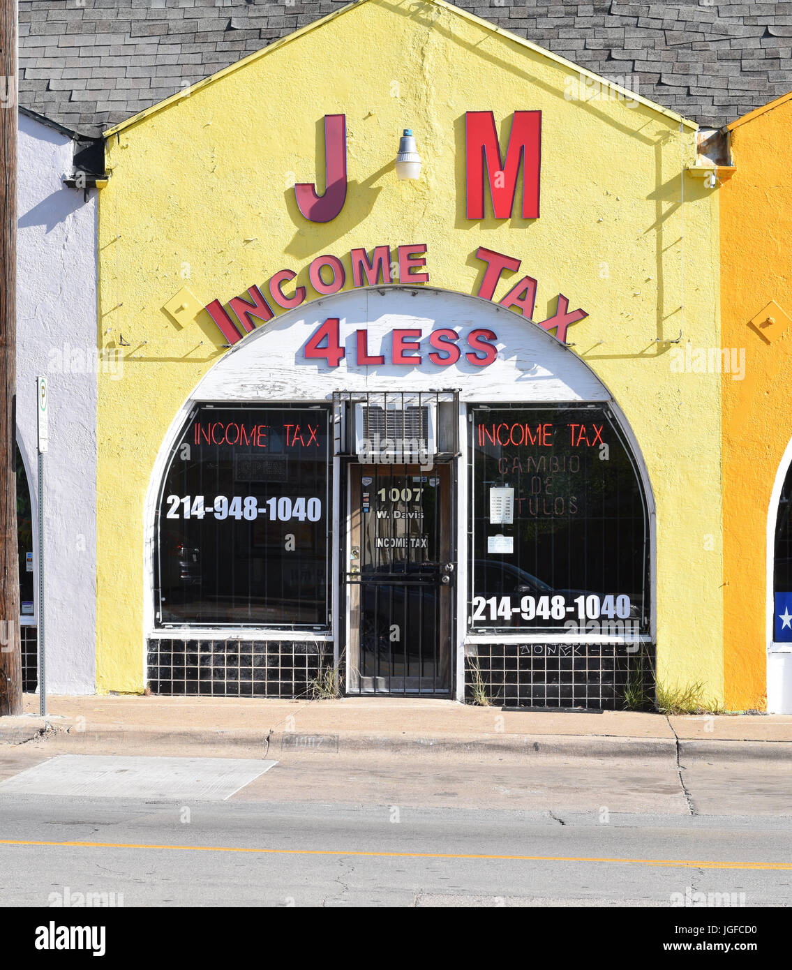 J&M Independent Tax Service office Stock Photo