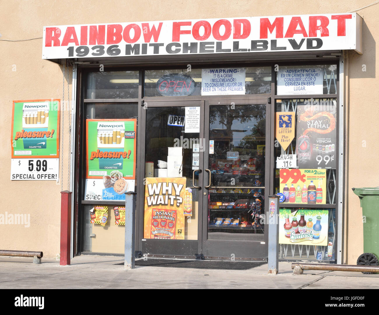 Small grocery store in poor section of an American city Stock Photo